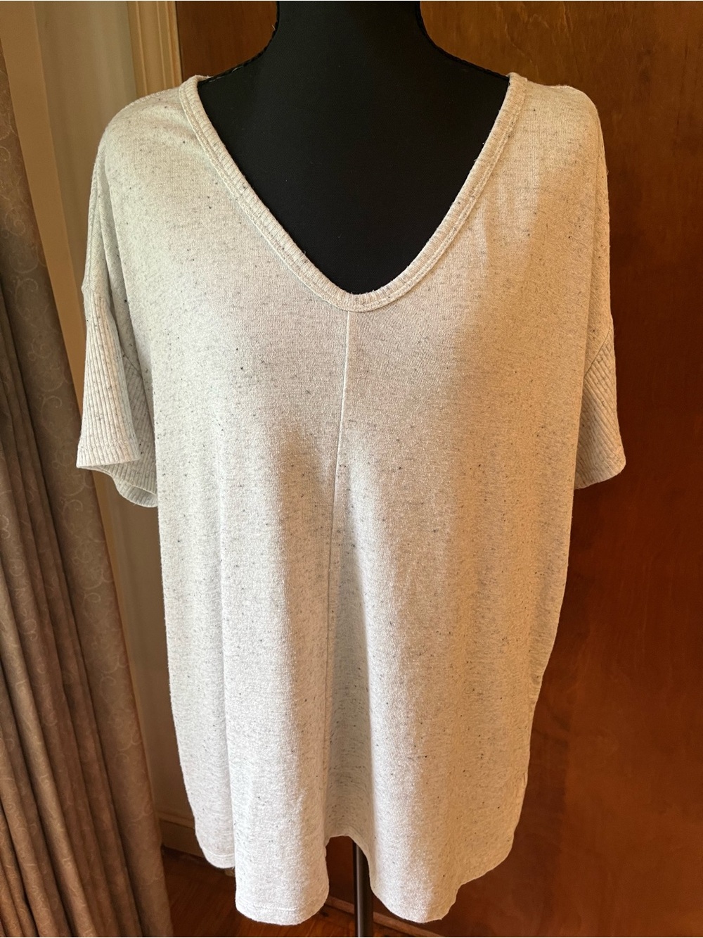 GAP Light Cream V-Neck Short Sleeve Tunic Top